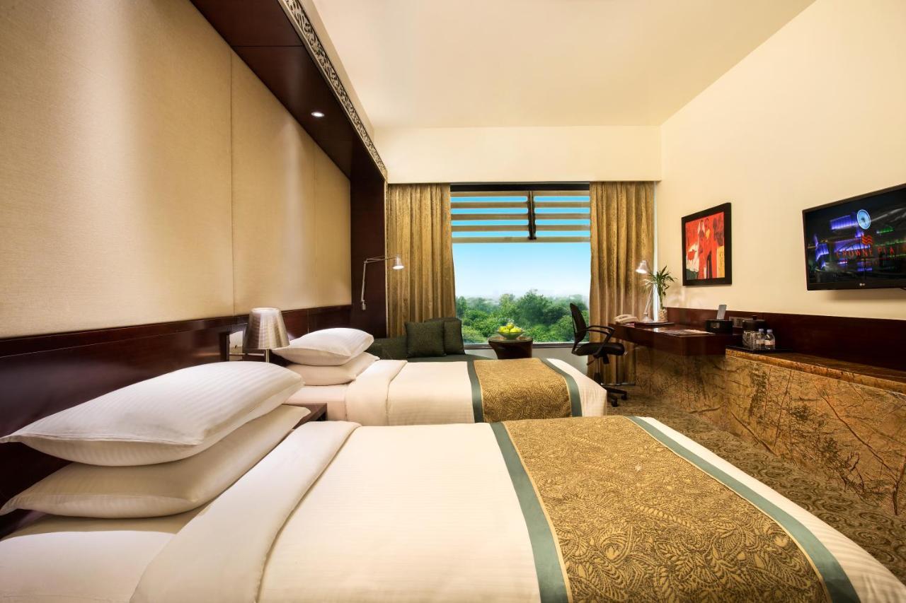 Crowne Plaza Ahmedabad City Centre By Ihg Exterior photo