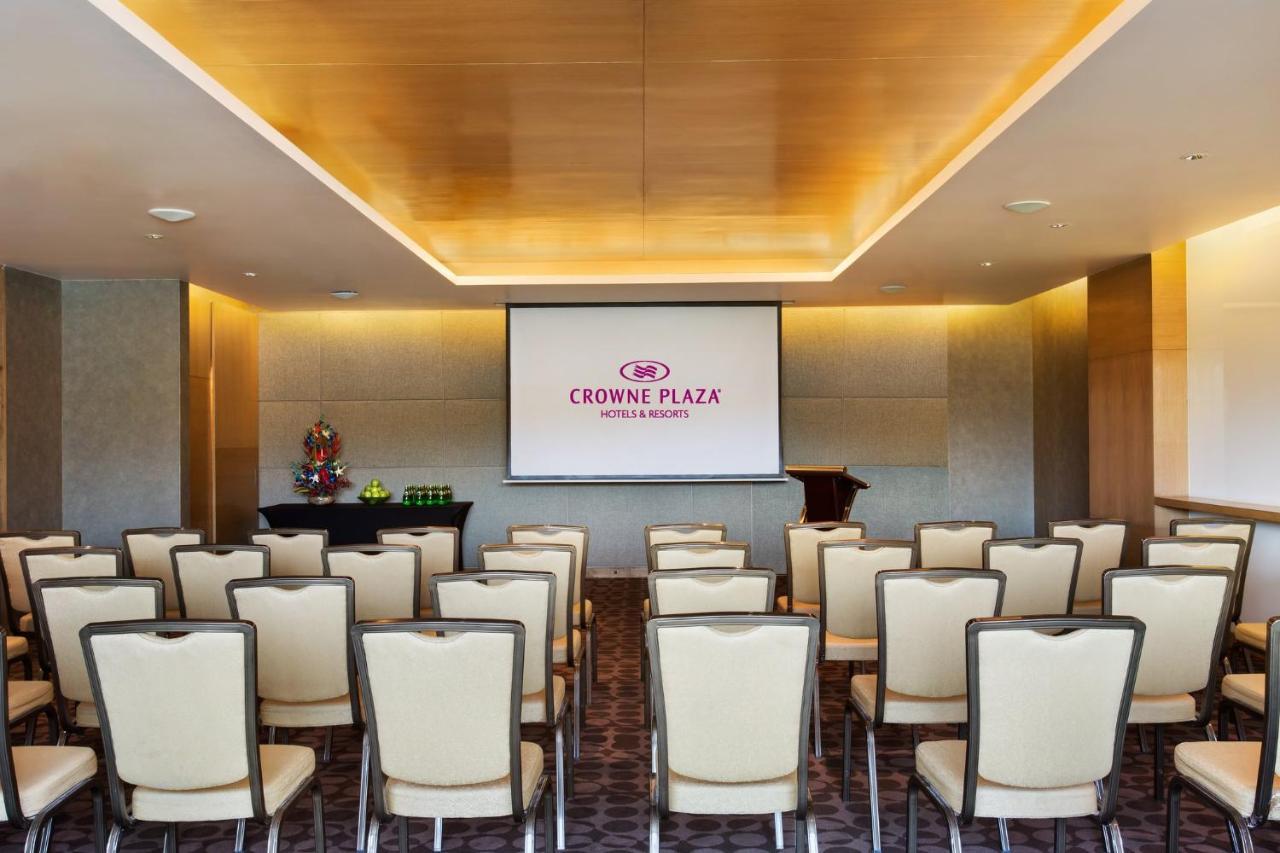 Crowne Plaza Ahmedabad City Centre By Ihg Exterior photo