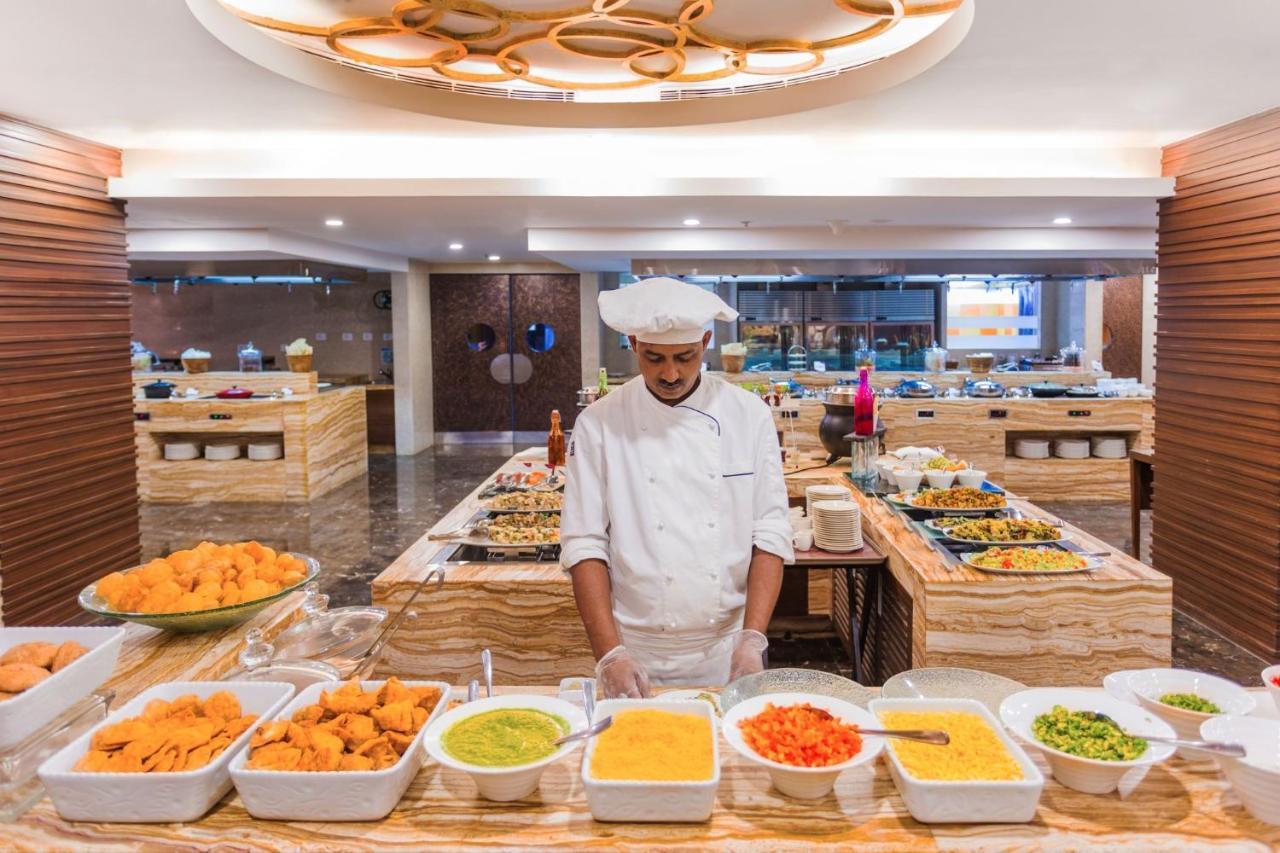 Crowne Plaza Ahmedabad City Centre By Ihg Exterior photo