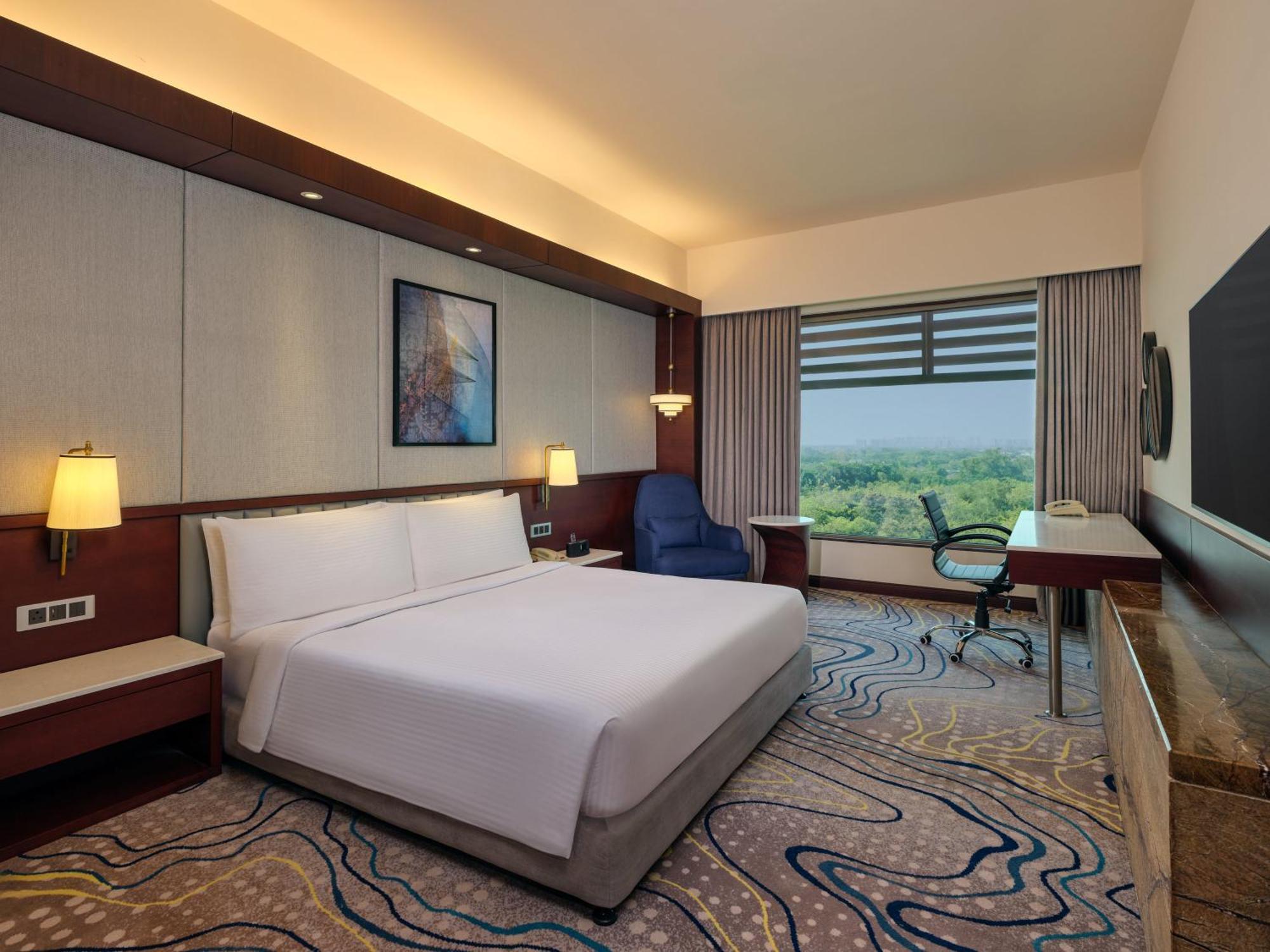 Crowne Plaza Ahmedabad City Centre By Ihg Exterior photo